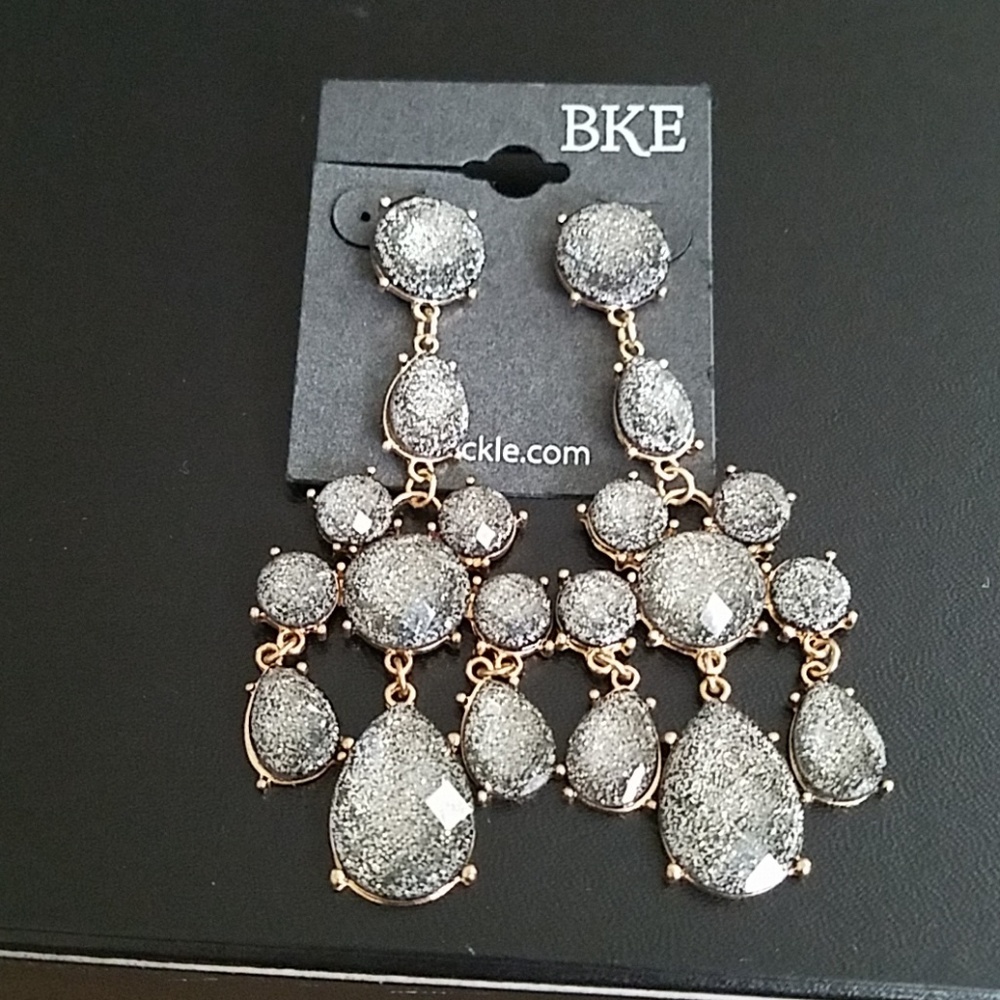 NWT Women's BKE pierced earrings